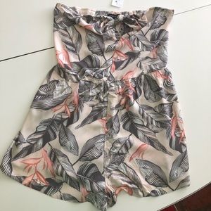 NWT Kendal & Kylie sleeveless romper. Size S.